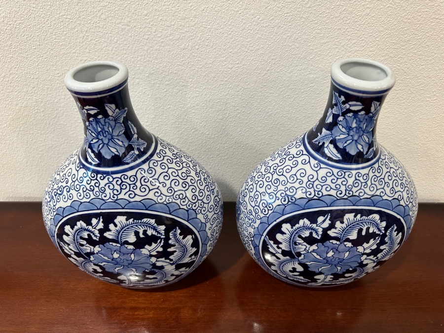 Pair Of Decorative Chinoiserie Blue & White Vases 13'H [Photo 4]
