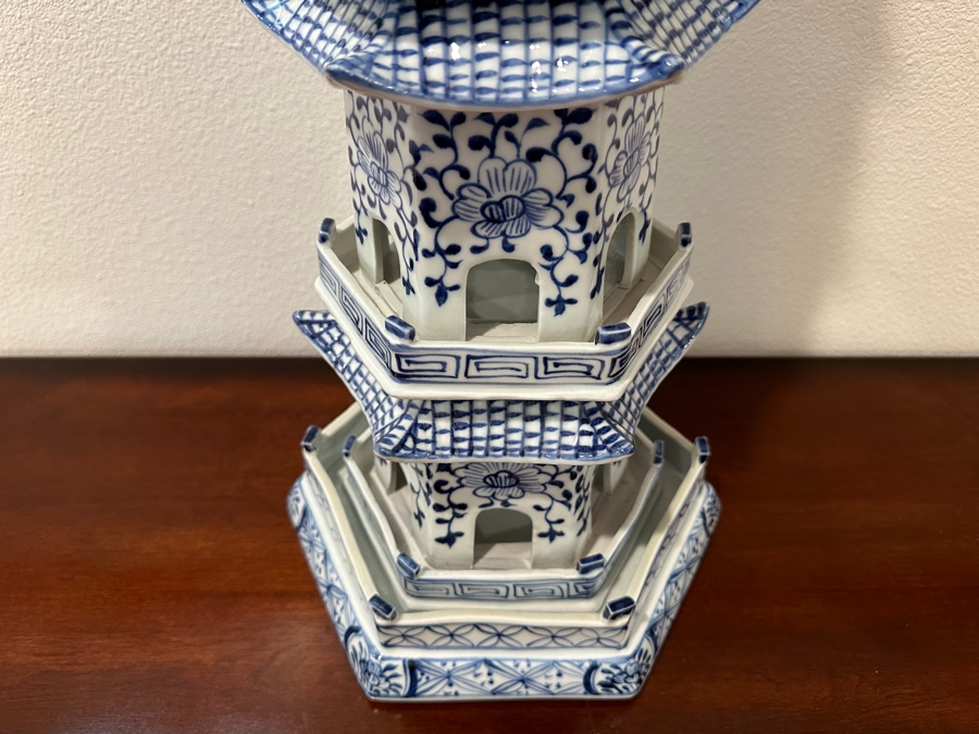 Large Decorative Chinoiserie Blue & White Pagoda Statue 28.5'H [Photo 4]