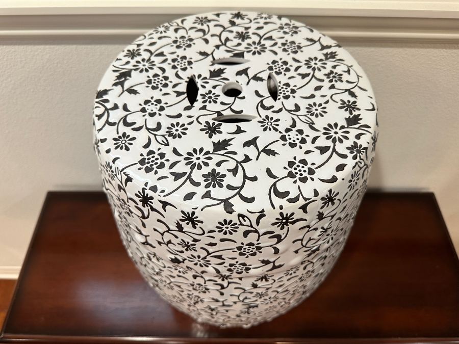 Safavieh Flower & Vine Ceramic Decorative Garden Stool 18'H [Photo 4]