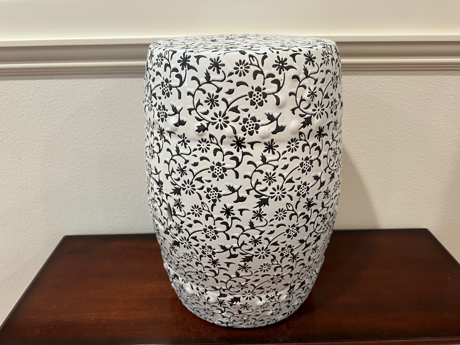 Safavieh Flower & Vine Ceramic Decorative Garden Stool 18'H [Photo 2]