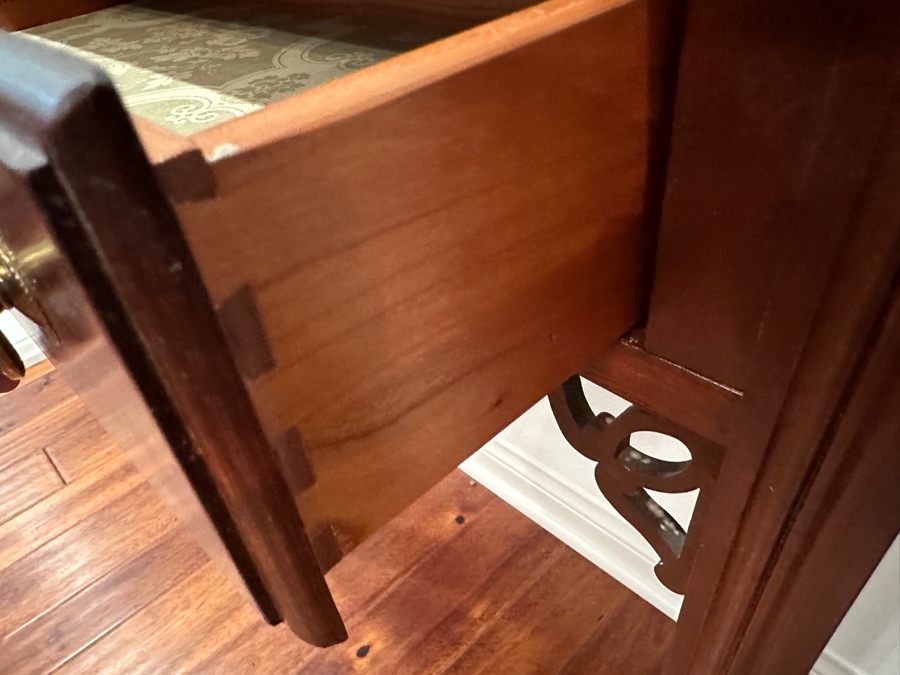 Ethan Allen 1-Drawer Console Table 28W X 11D X 28H [Photo 6]