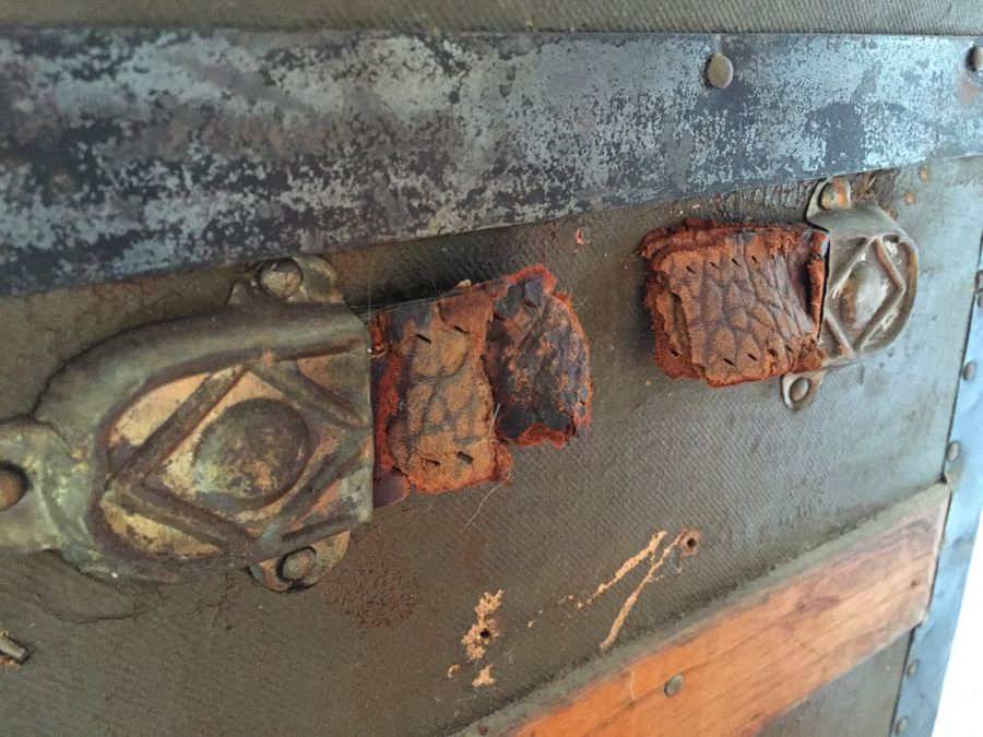 Vintage Trunk with Key [Photo 5]