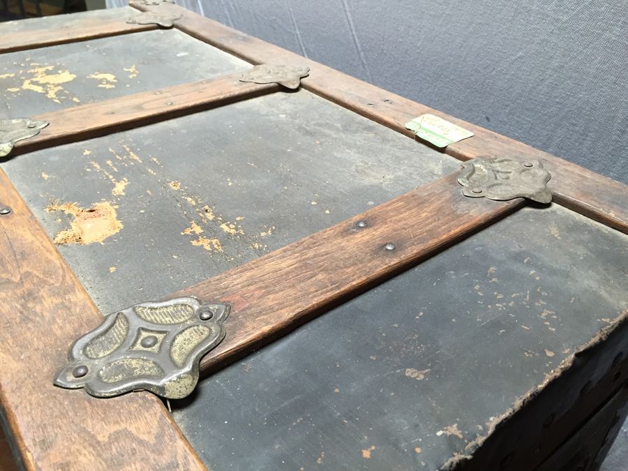 Vintage Trunk with Key [Photo 7]