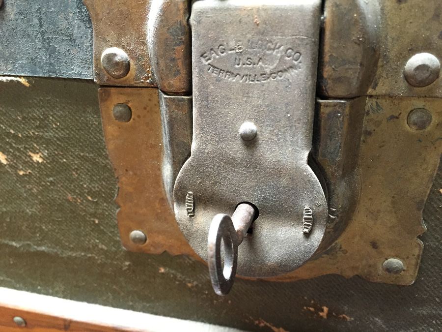Vintage Trunk with Key [Photo 9]