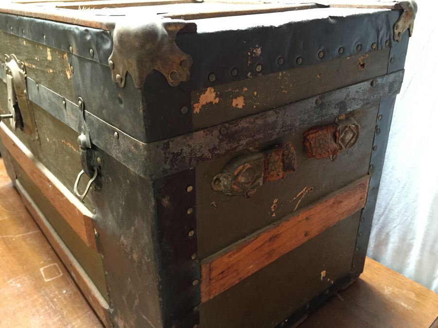 Vintage Trunk with Key [Photo 3]