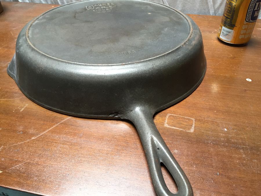 Vintage Very Large Wagner Ware 13 Cast Iron Skillet with Heat Ring, VERY NICE - Estimate $280 [Photo 8]
