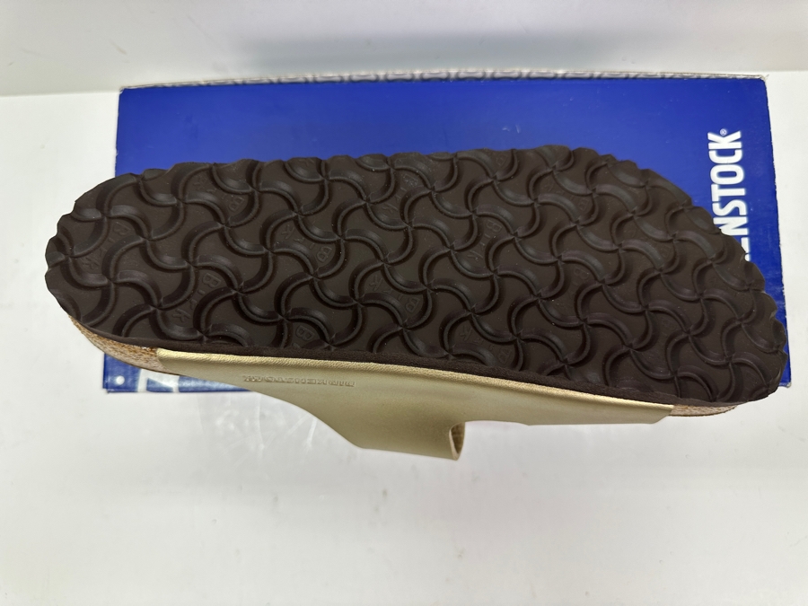 New Pair Of Birkenstock Sandals Arizona BS Gold Women's Size 9 [Photo 5]