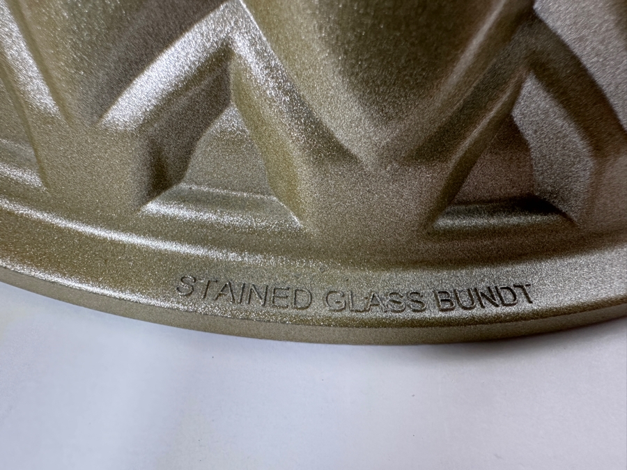 New Williams-Sonoma Stained Glass Bundt Pan 10' [Photo 3]