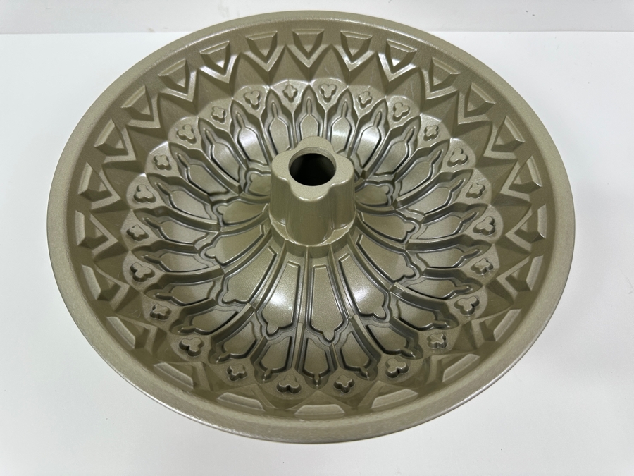 New Williams-Sonoma Stained Glass Bundt Pan 10' [Photo 6]