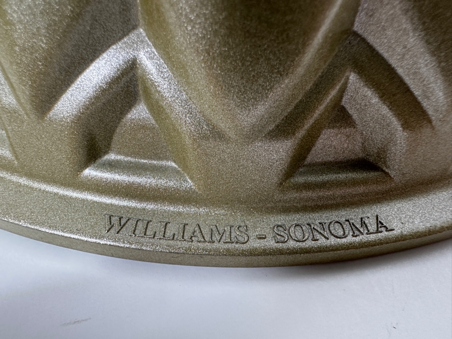 New Williams-Sonoma Stained Glass Bundt Pan 10' [Photo 2]