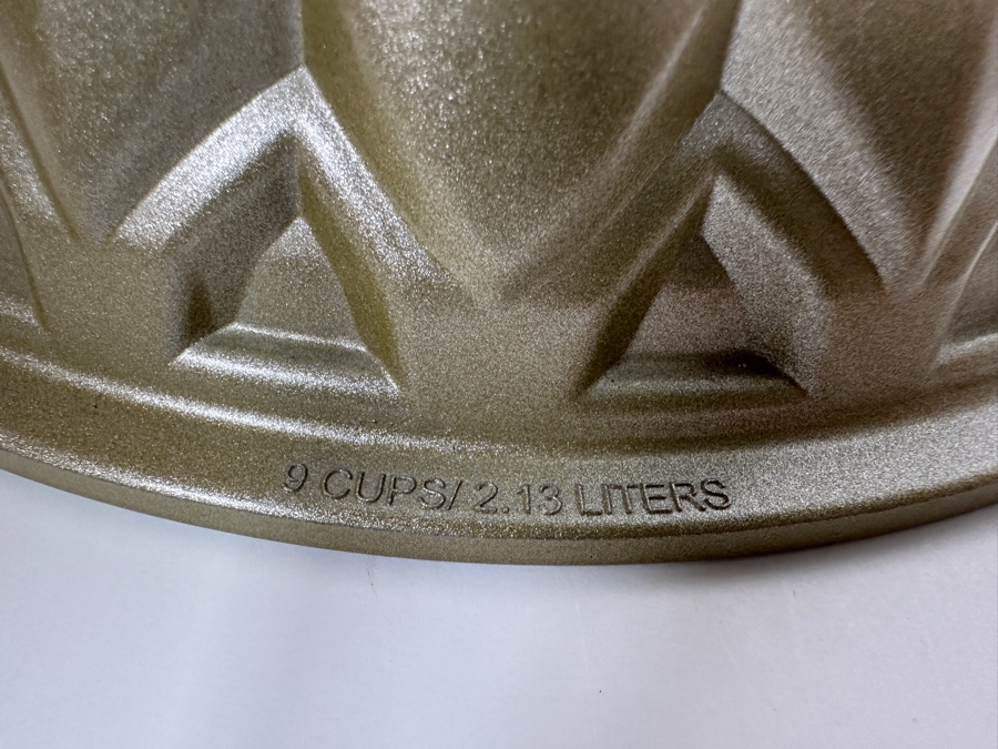 New Williams-Sonoma Stained Glass Bundt Pan 10' [Photo 4]