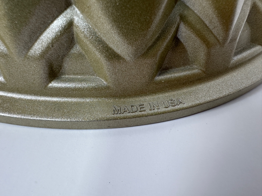 New Williams-Sonoma Stained Glass Bundt Pan 10' [Photo 5]