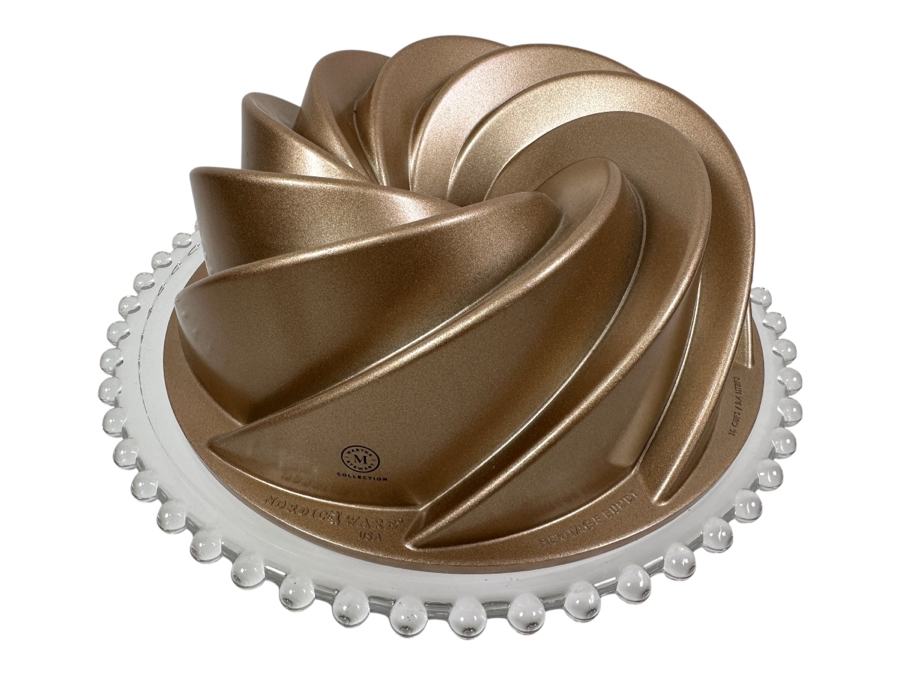 New Nordic Ware Heritage Bundt Pan 10' With Glass Cake Stand 12W X 4H