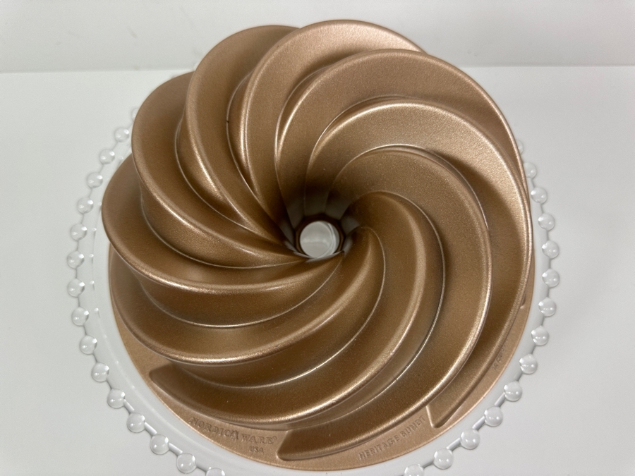 New Nordic Ware Heritage Bundt Pan 10' With Glass Cake Stand 12W X 4H [Photo 5]