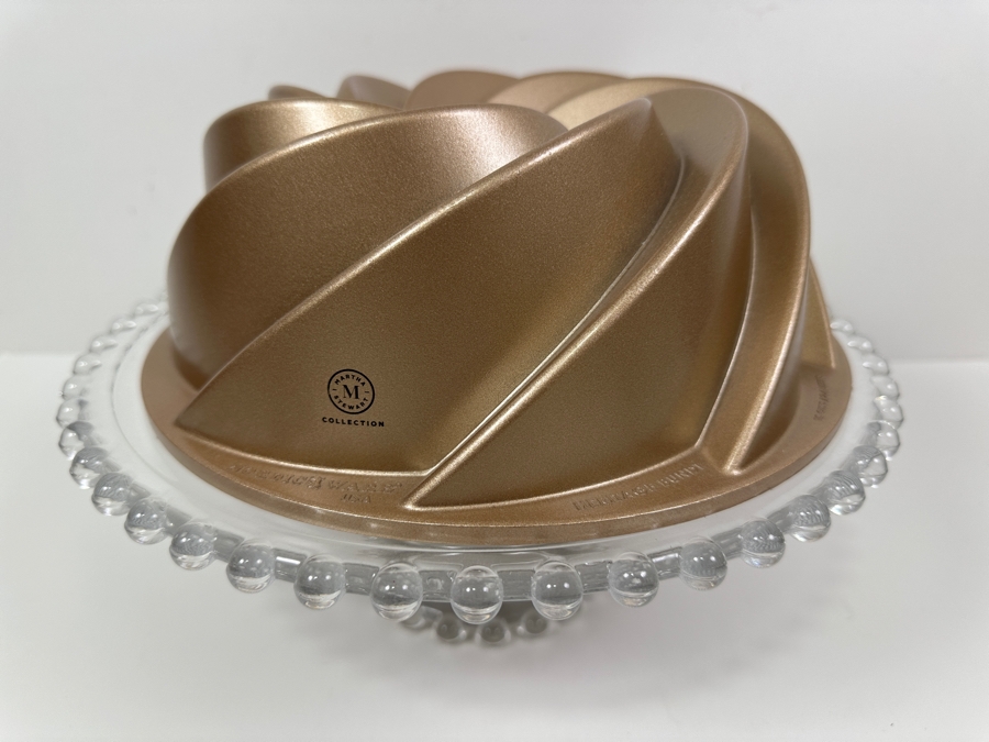 New Nordic Ware Heritage Bundt Pan 10' With Glass Cake Stand 12W X 4H [Photo 4]