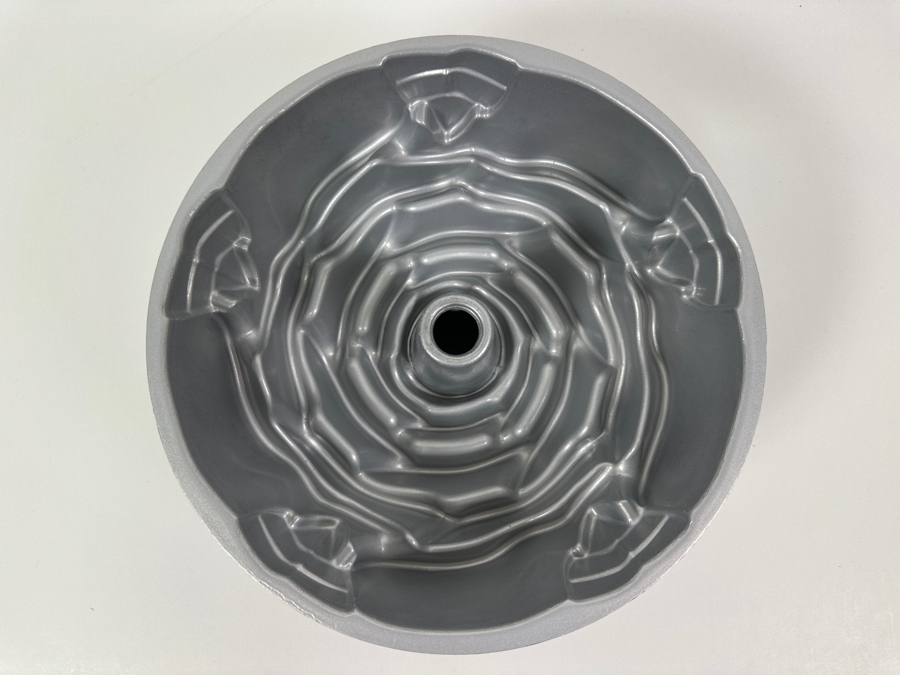 New Nordic Ware Rose Bundt Pan 9' [Photo 8]