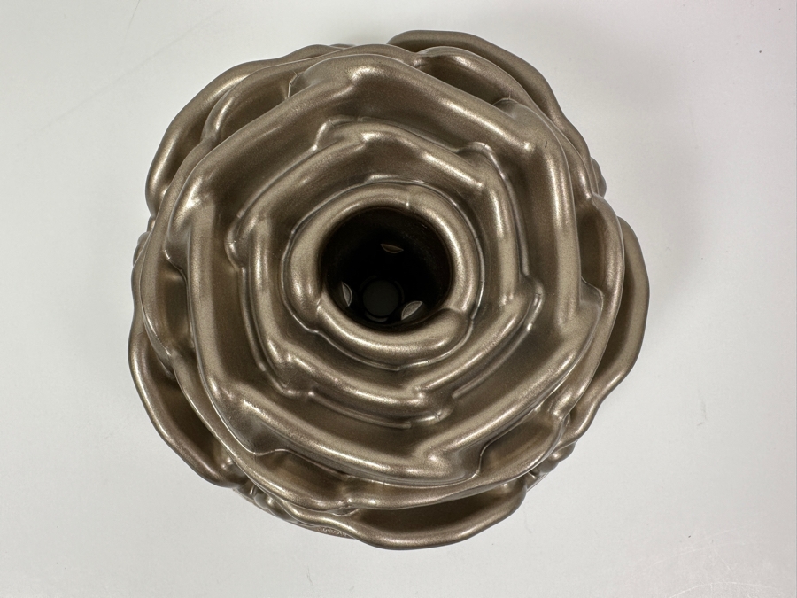 New Nordic Ware Rose Bundt Pan 9' [Photo 3]