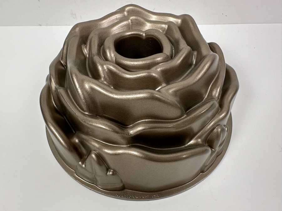 New Nordic Ware Rose Bundt Pan 9' [Photo 4]