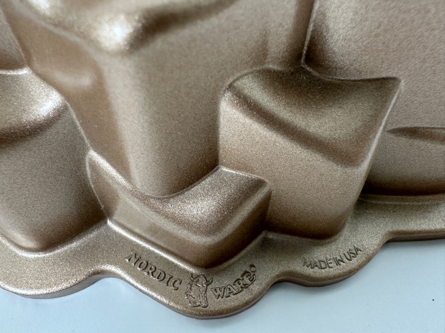 New Nordic Ware Blossom Bundt Pan 10' [Photo 4]