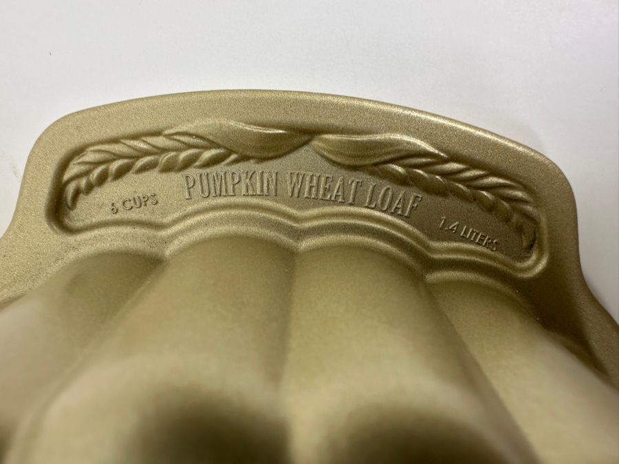 New Nordic Ware Pumpkin Wheat Loaf Pan 12' & Jubilee Loaf Pan 10' [Photo 7]