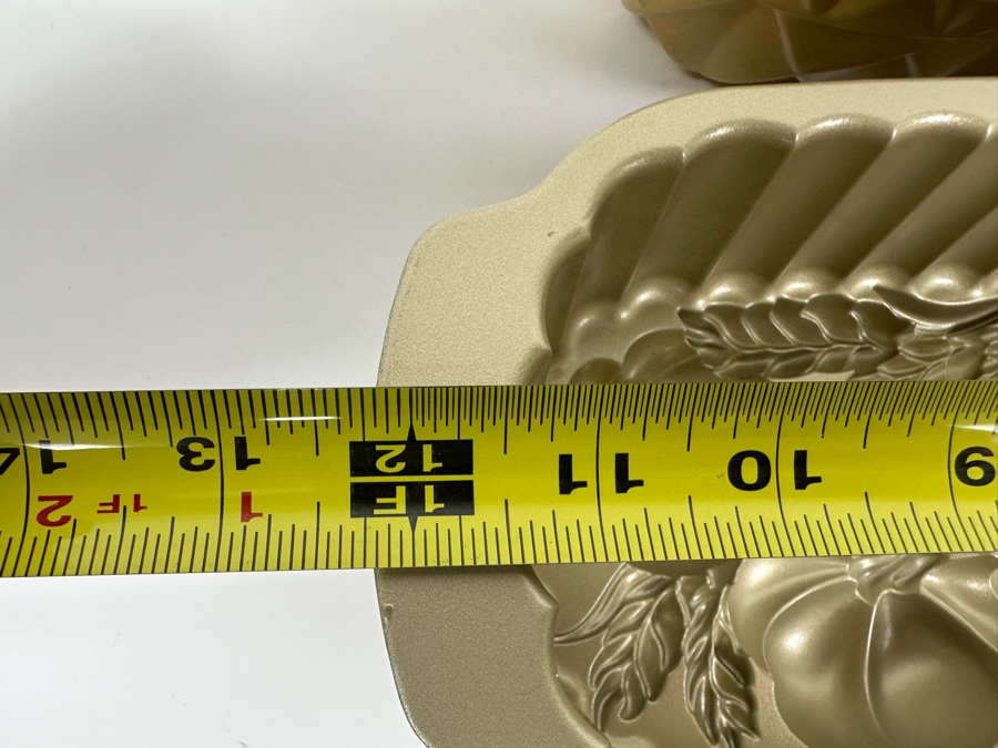 New Nordic Ware Pumpkin Wheat Loaf Pan 12' & Jubilee Loaf Pan 10' [Photo 10]