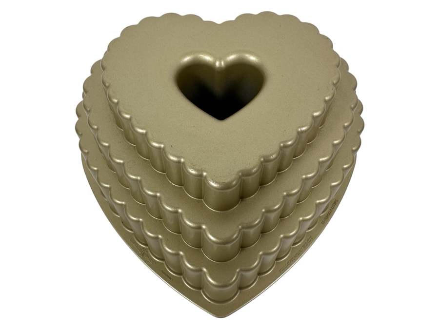 New Nordic Ware Scalloped Heart Bundt Pan 10'