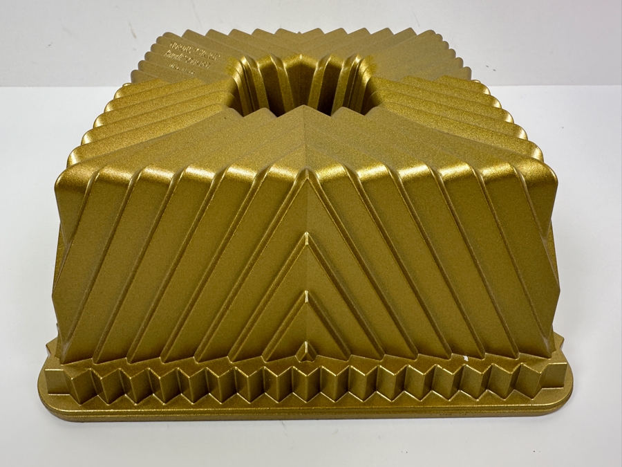 New Nordic Ware Bundt Squared Bundt Pan 8.5' [Photo 5]