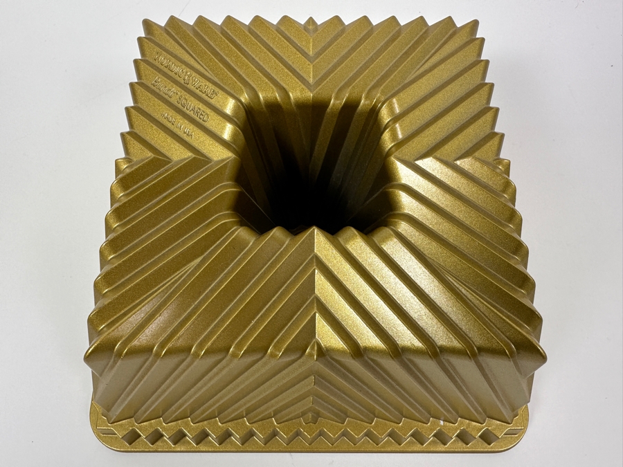 New Nordic Ware Bundt Squared Bundt Pan 8.5' [Photo 2]