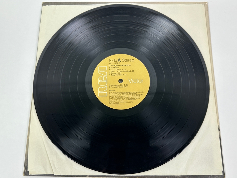 Vintage David Bowie ChangesOneBowie Vinyl Record [Photo 3]