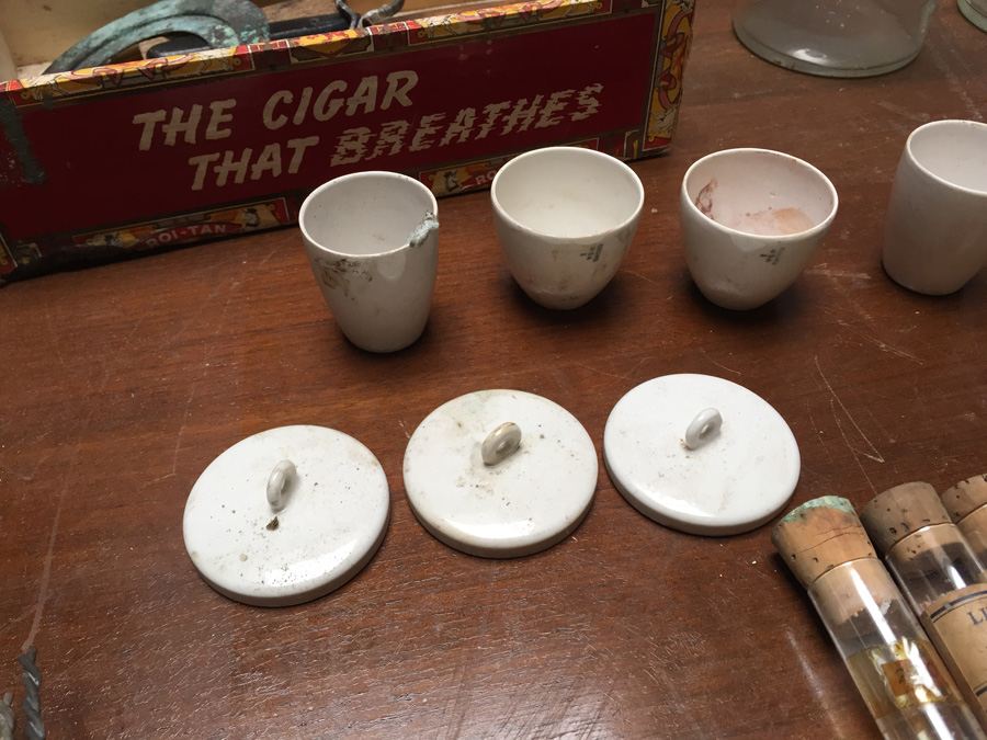 HUGE Vintage Chemistry Lab with Pyrex Glass and Vintage Bottles [Photo 63]