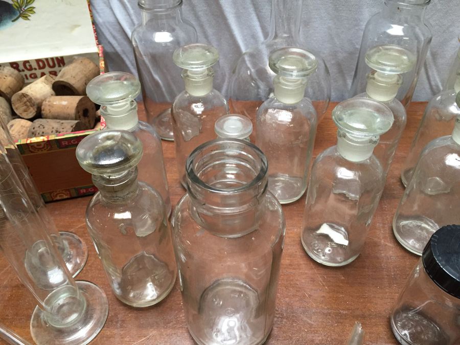 HUGE Vintage Chemistry Lab with Pyrex Glass and Vintage Bottles [Photo 12]