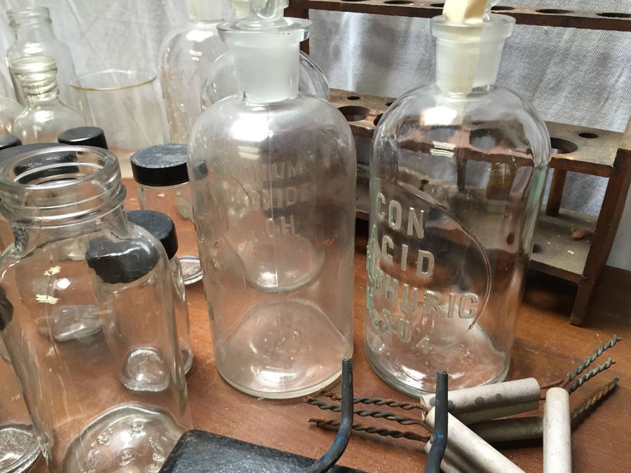 HUGE Vintage Chemistry Lab with Pyrex Glass and Vintage Bottles [Photo 31]