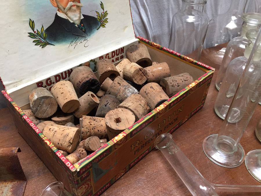 HUGE Vintage Chemistry Lab with Pyrex Glass and Vintage Bottles [Photo 22]