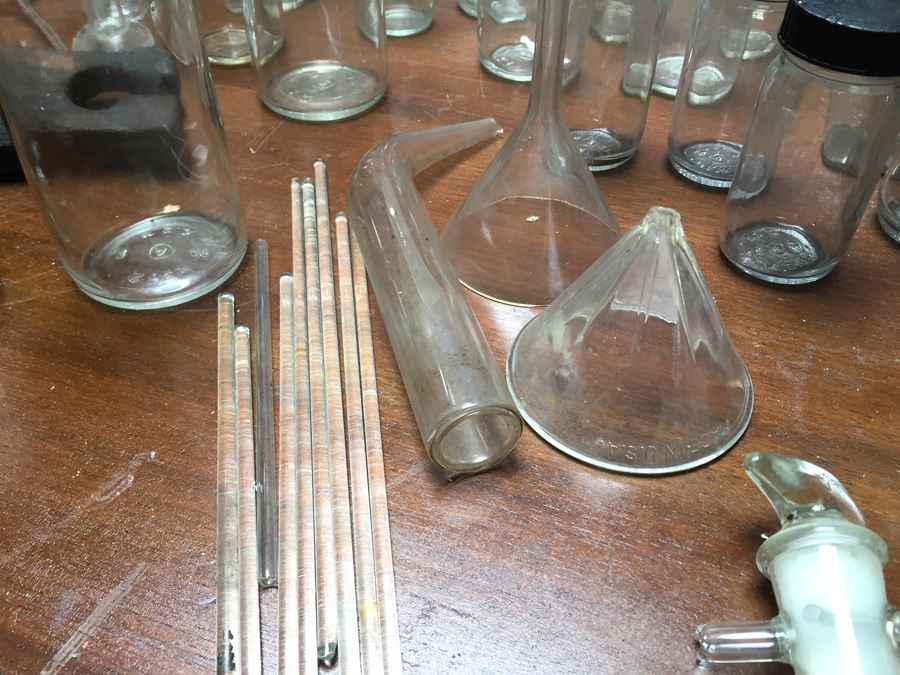 HUGE Vintage Chemistry Lab with Pyrex Glass and Vintage Bottles [Photo 10]