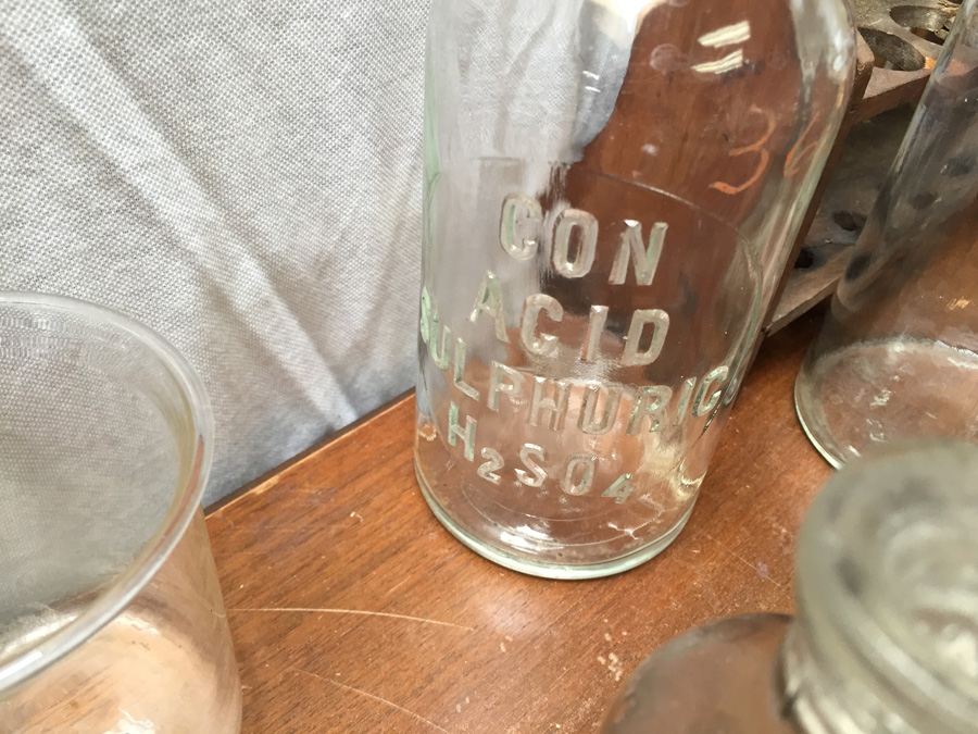 HUGE Vintage Chemistry Lab with Pyrex Glass and Vintage Bottles [Photo 28]