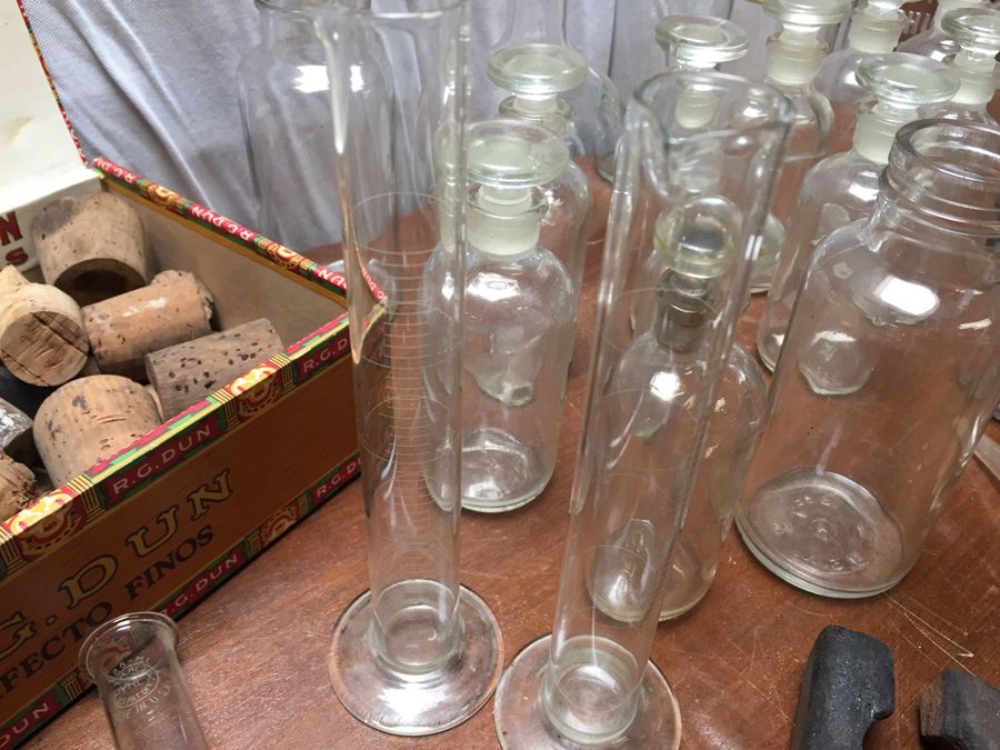 HUGE Vintage Chemistry Lab with Pyrex Glass and Vintage Bottles [Photo 23]