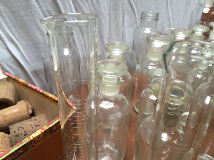 HUGE Vintage Chemistry Lab with Pyrex Glass and Vintage Bottles [Photo 24]