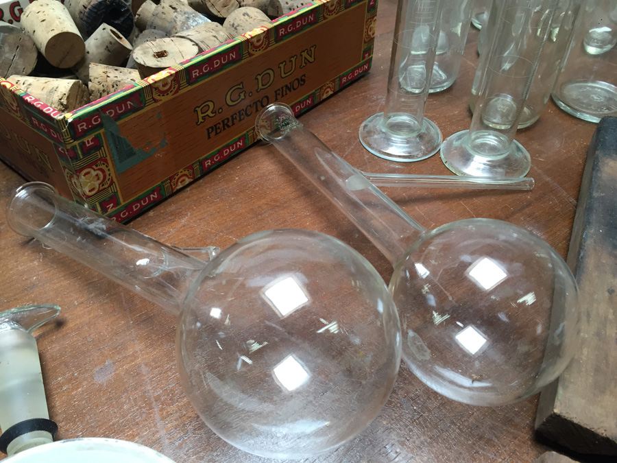 HUGE Vintage Chemistry Lab with Pyrex Glass and Vintage Bottles [Photo 21]