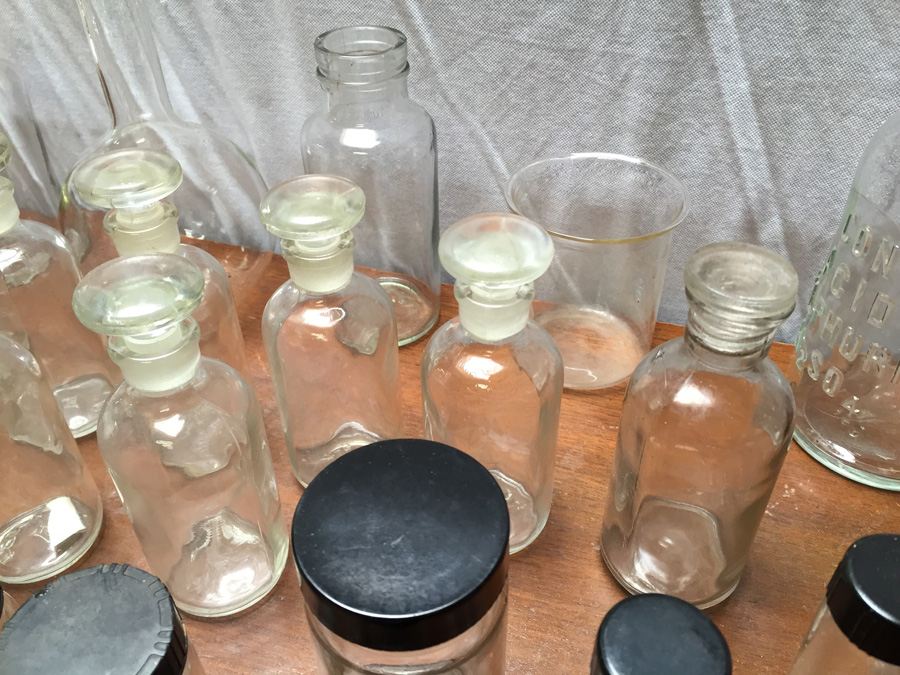 HUGE Vintage Chemistry Lab with Pyrex Glass and Vintage Bottles [Photo 13]