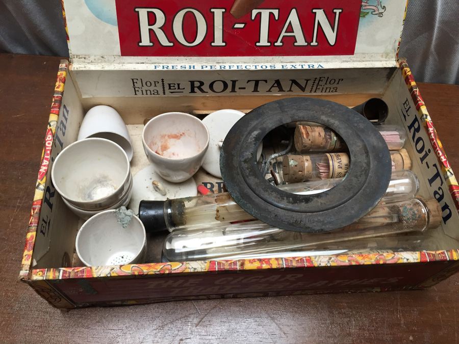 HUGE Vintage Chemistry Lab with Pyrex Glass and Vintage Bottles [Photo 51]