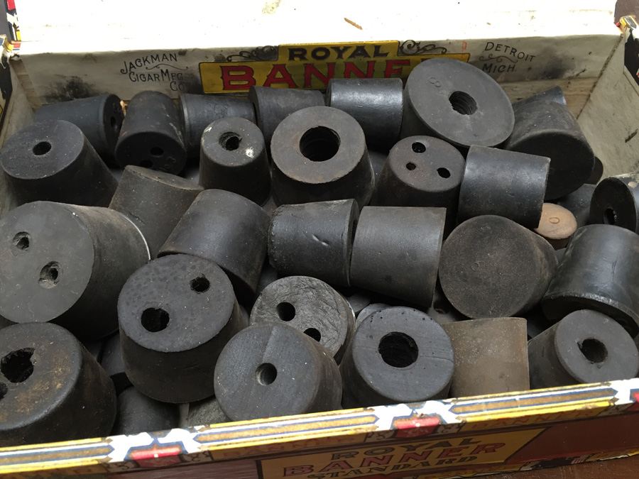 HUGE Vintage Chemistry Lab with Pyrex Glass and Vintage Bottles [Photo 48]