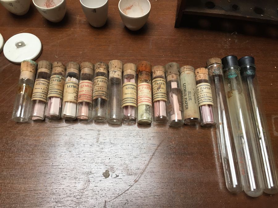 HUGE Vintage Chemistry Lab with Pyrex Glass and Vintage Bottles [Photo 52]