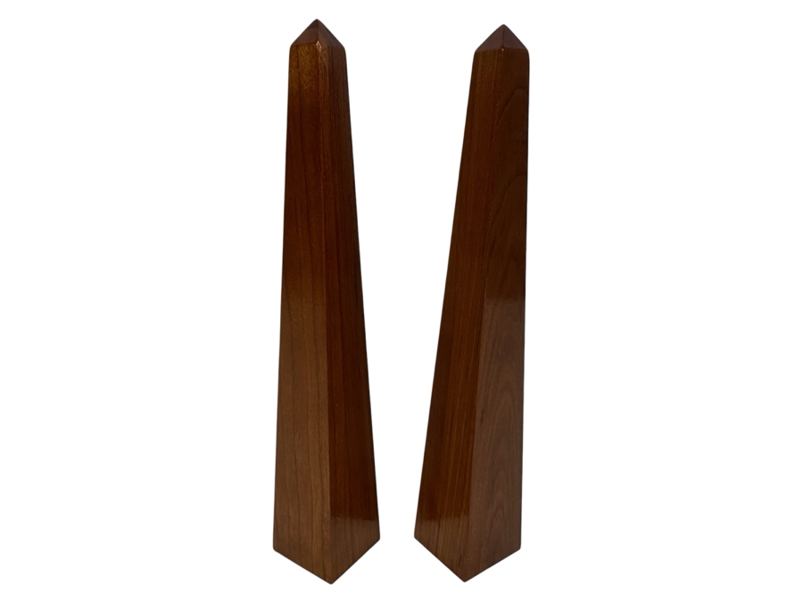 Pair Of Small 8' Wooden Obelisks Sculptures [Photo 1]