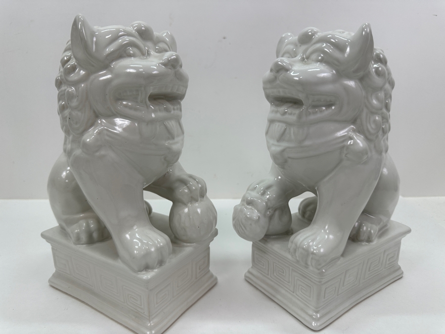 Pair Of Ballard Designs White Ceramic Foo Dog Sculptures 10.25'H [Photo 2]