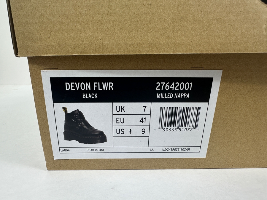 New Dr. Martens Boots Devon Flower Ankle Boot Size 41- US Men's 8 /US Women's 10 [Photo 9]