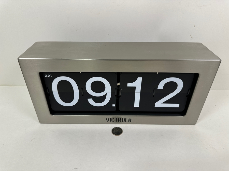Victrola Flip Clock Model VC-425 14.25W X 3.5D X 6.5H [Photo 2]