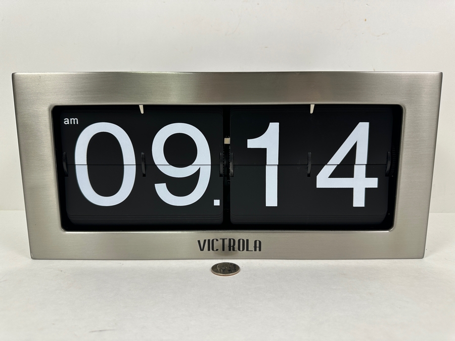 Victrola Flip Clock Model VC-425 14.25W X 3.5D X 6.5H [Photo 3]