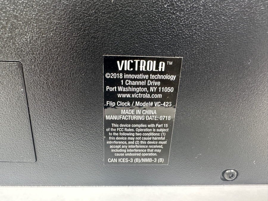 Victrola Flip Clock Model VC-425 14.25W X 3.5D X 6.5H [Photo 5]