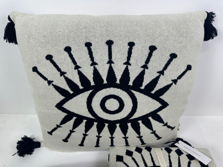 New Rebecca Minkoff Reversible Throw With Black Tassels & Matching Pillow Plus Black Queen Size Duvet Cover With Pair Of Matching Shams [Photo 5]