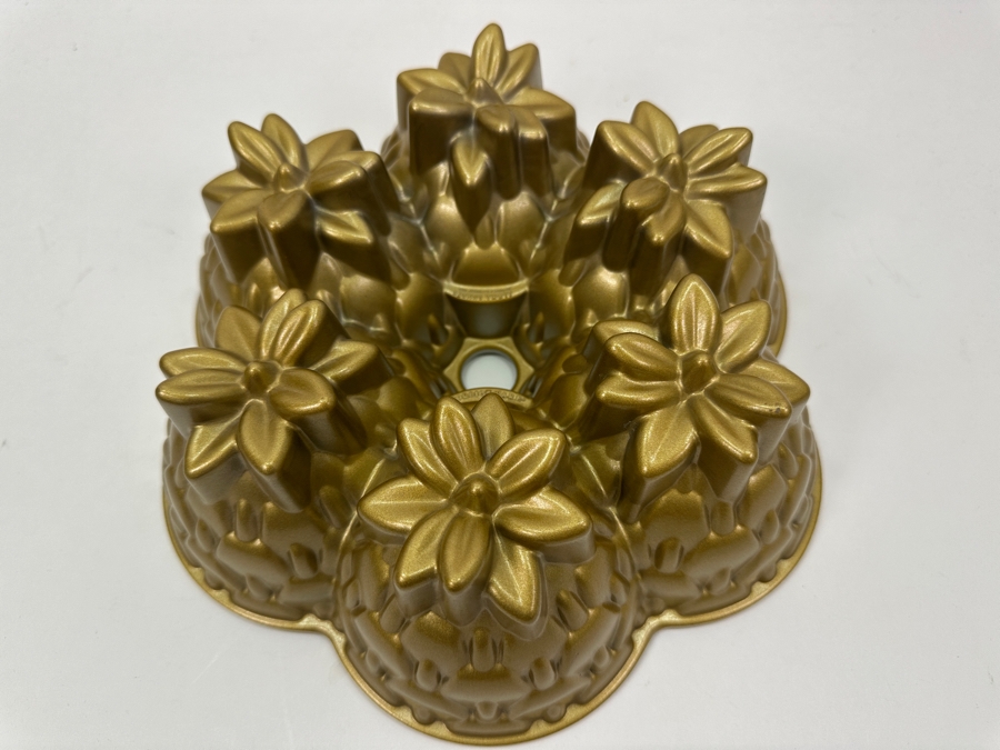 New Nordic Ware Aloha Bundt Pan [Photo 2]